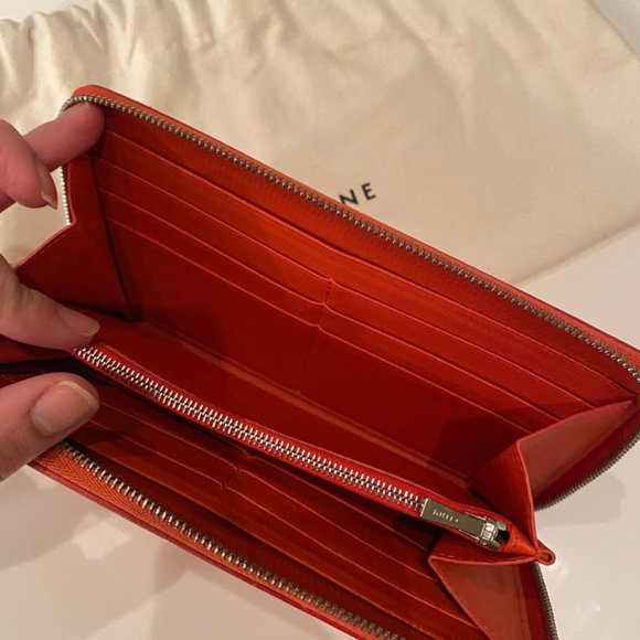 CELINE Zipped Orange Wallet in Grained Calfskin - Picture 6 of 12